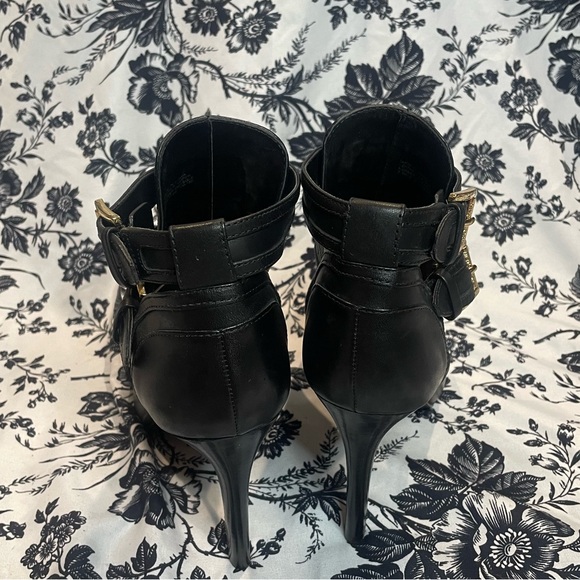 Michael Kors Black leather open-toe ankle boots with gold buckle detail - Picture 3 of 5
